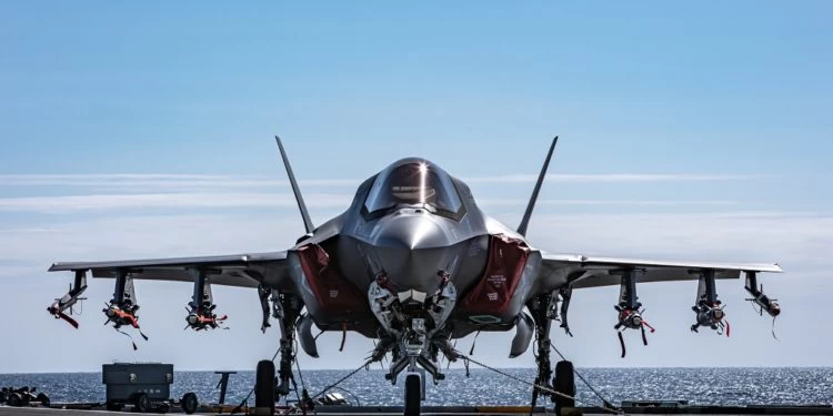 «Γκάφα ολκής» η συντριβή του βρετανικού F-35B από πλαστικό κάλυμμα;